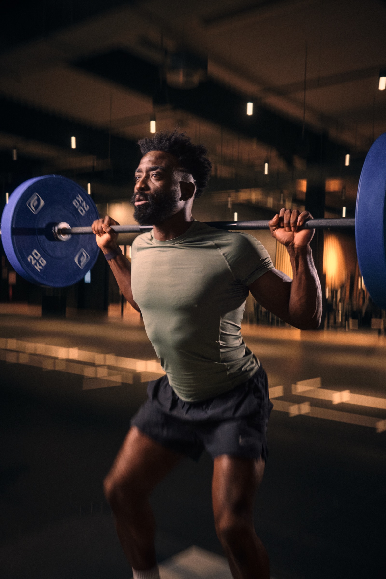 Kraftvolles Langhanteltraining – bereit zu starten